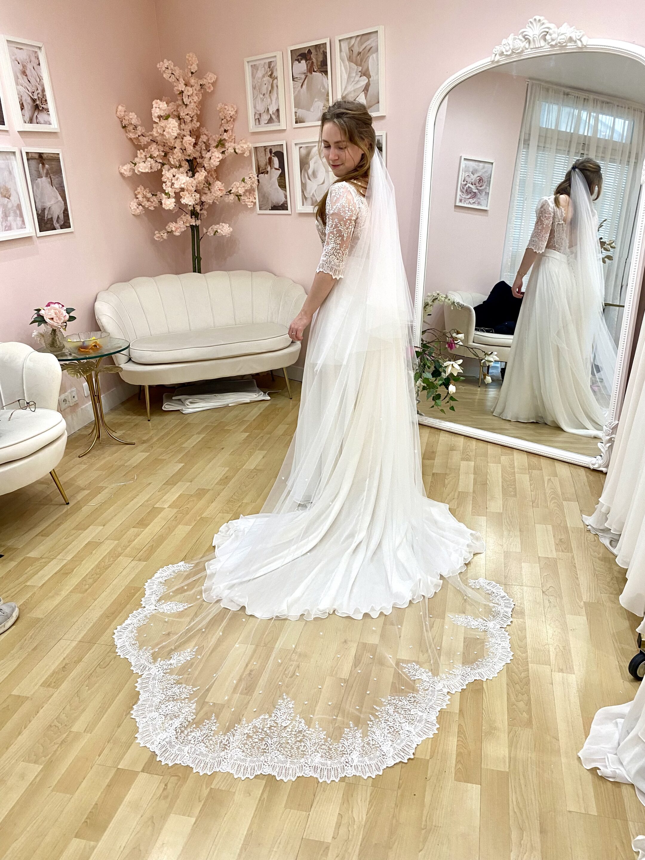 Pourquoi choisir une robe de mariée de créatrice plutôt qu’une robe en prêt-à-porter ?